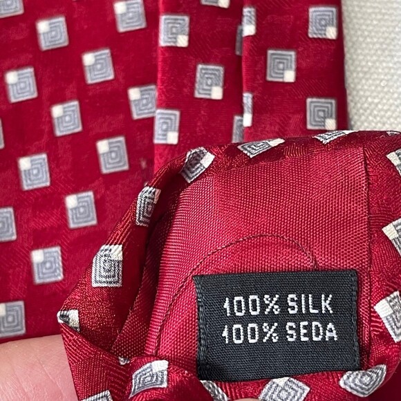 STAFFORD Men’s 100% Silk Tie. Red - Picture 2 of 8